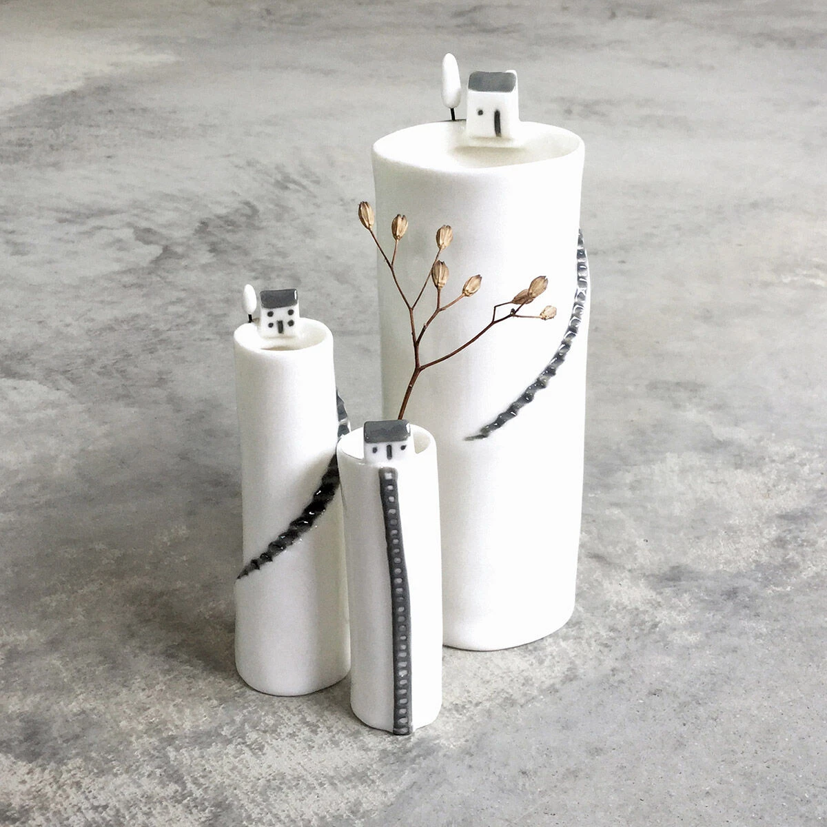 East Of India Cliff House Medium Vase 9 East Of India Cliff House Medium Vase - Image 7