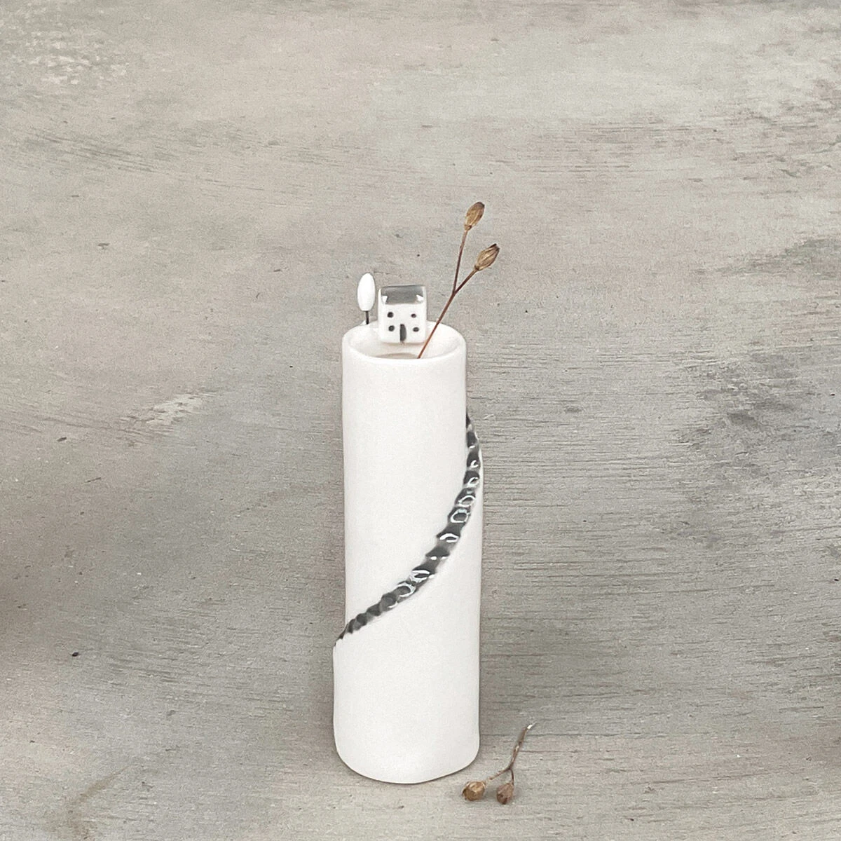 East Of India Cliff House Medium Vase 7 East Of India Cliff House Medium Vase - Image 5