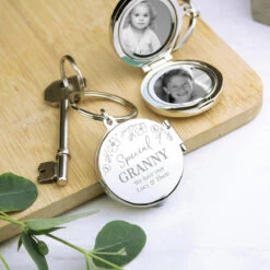 Personalised Floral Round Photo Frame Keyring -Yanke Home Shop pmc personalised p0102z26 floral round photo frames keyring 05