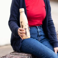 Eco Chic Beige Giraffe 500ml Thermal Drinks Bottle -Yanke Home Shop t37 eco chic beige giraffe 500ml thermal drinks bottle lifestyle 1