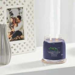 Yankee Candle Lakefront Lodge Signature Medium Jar Candle -Yanke Home Shop yankee candle 1630024e lakefront lodge signature medium jar candle lifestyle 1